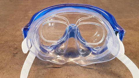 Diving mask of unknown brand with YouZee Clip-In fitted