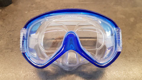 Diving mask of unknown brand with YouZee Clip-In fitted